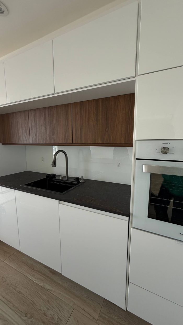 Kitchen Glass Backsplashes